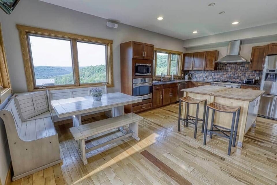 Huge kitchen with breakfast nook overlooking the valley