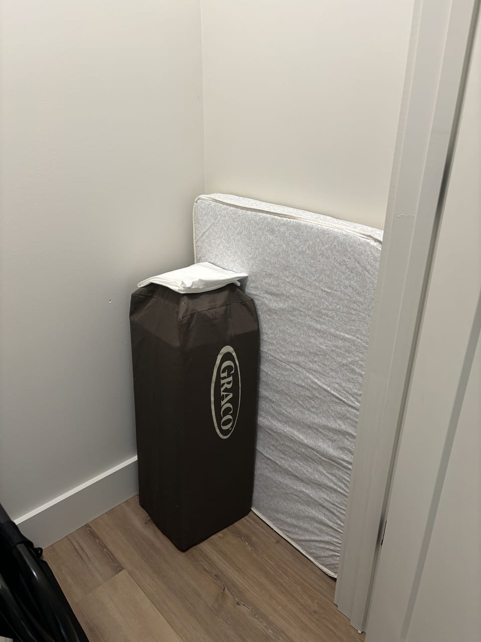 Crib for babies and toddlers provided