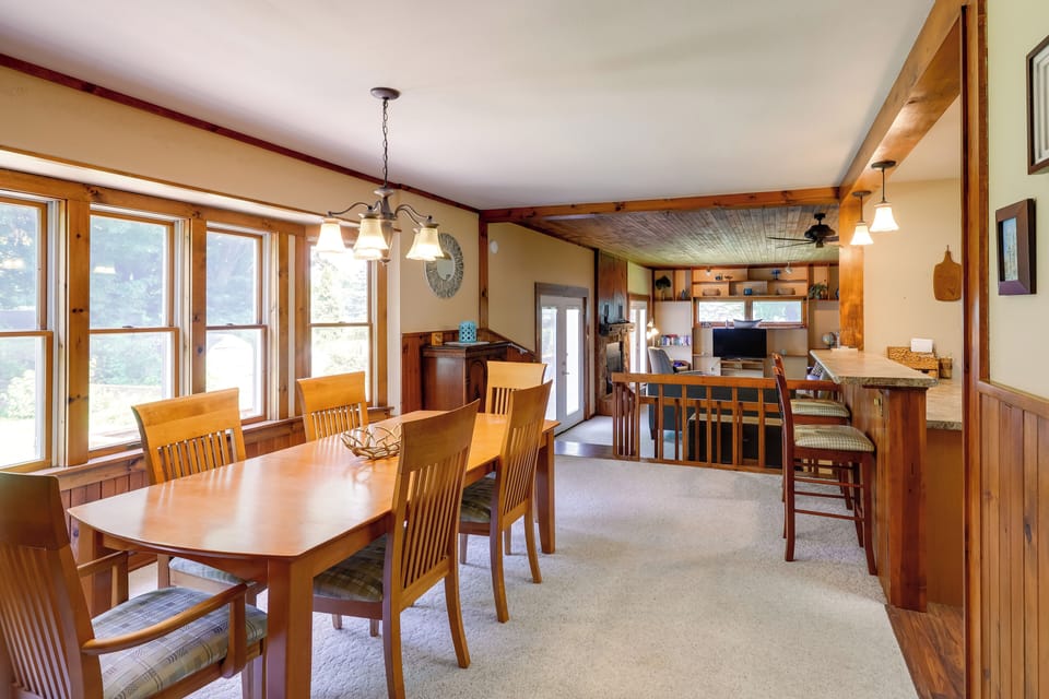 Dining Room | Dishware/Flatware Provided