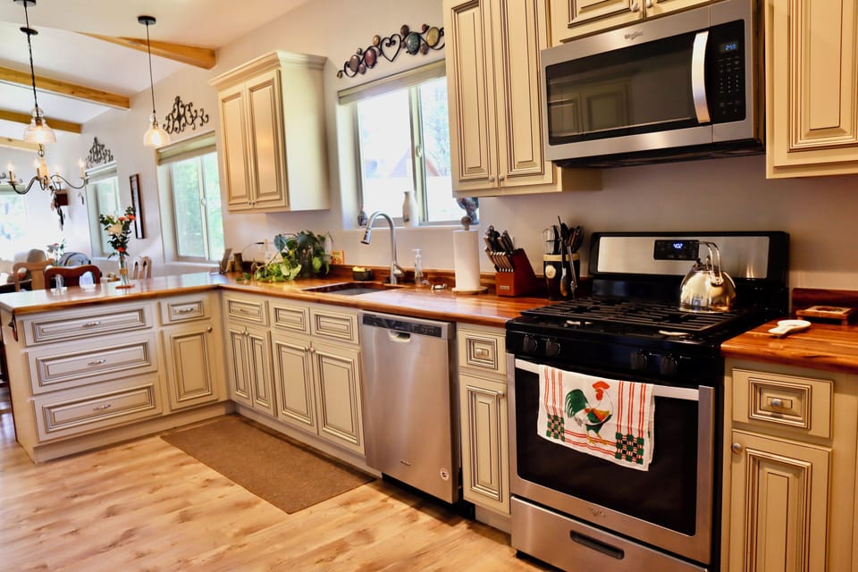 Full kitchen with full sets of pans and dishes