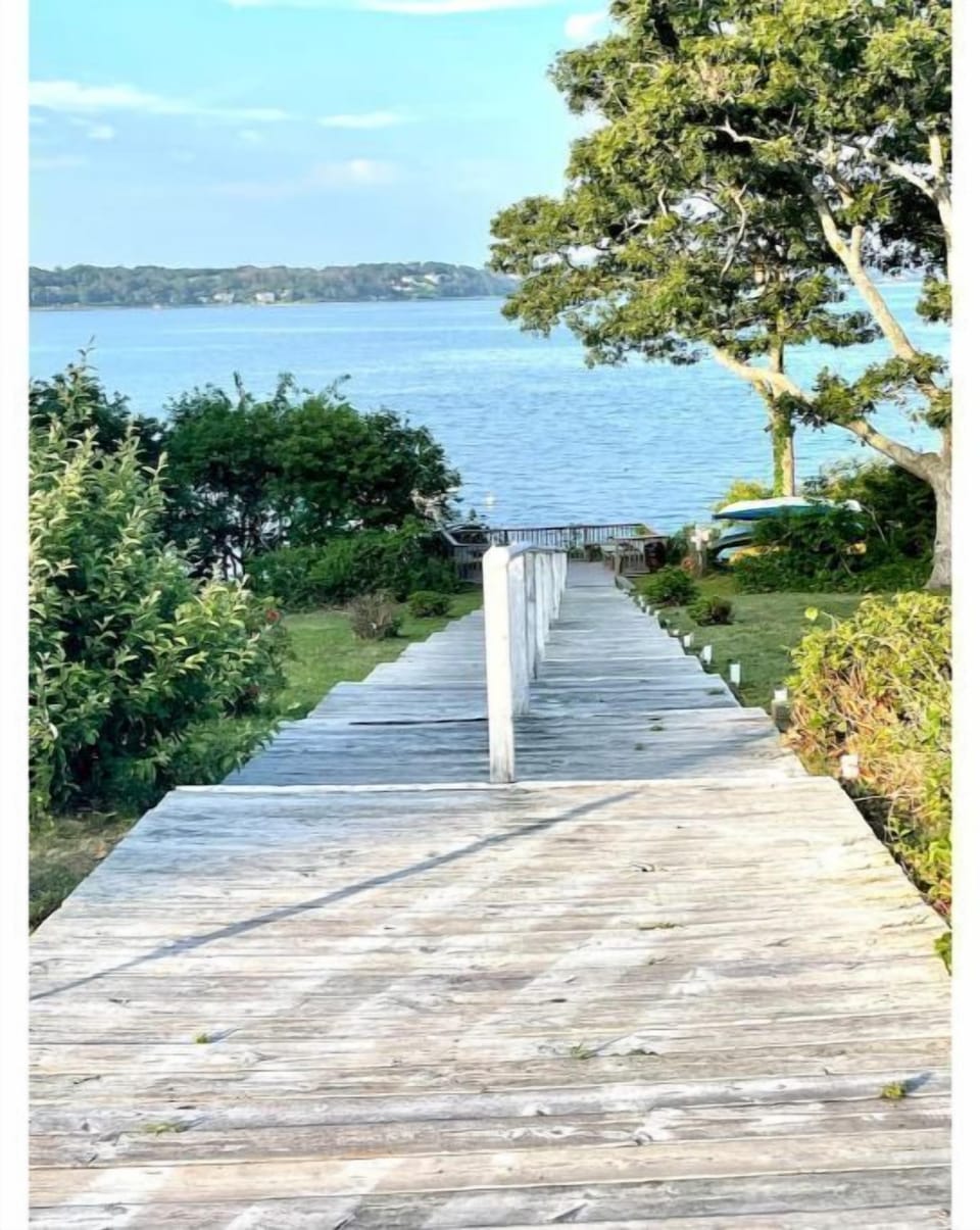 Community stairs to bay 