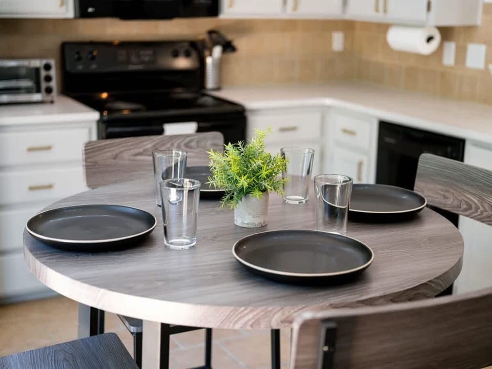 Share meals at the farmhouse table with forest views and deck access 🍽️🌳