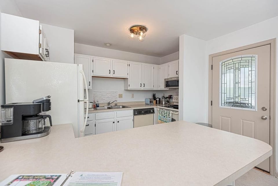 Kitchen, View 3