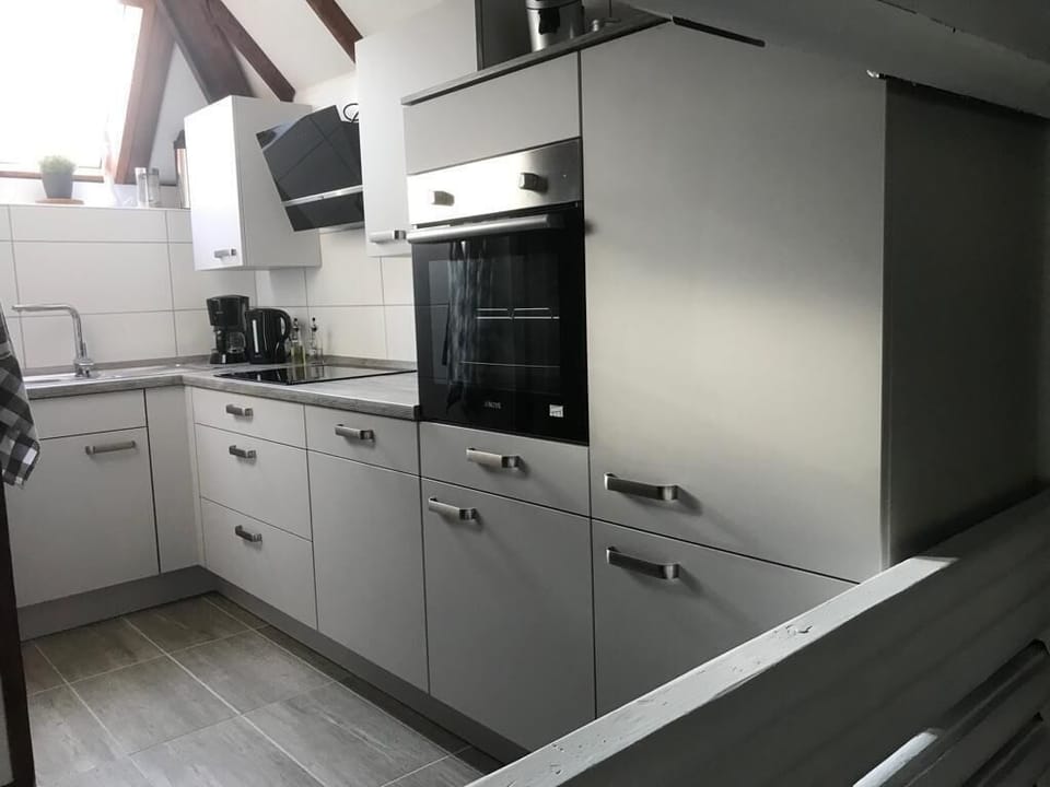 Kitchen area. Picture 4