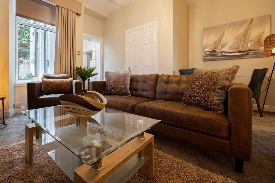 Living Room / Lounge