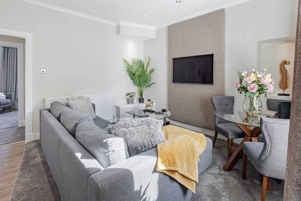 Living Room / Lounge