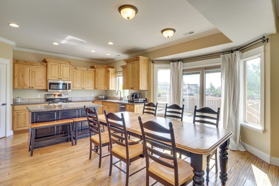 Dining Area | Dining Table | Dishware/Flatware