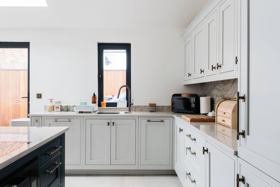 Fully Fitted Kitchen 