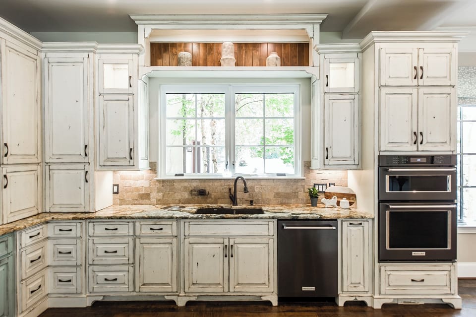 Expansive kitchen