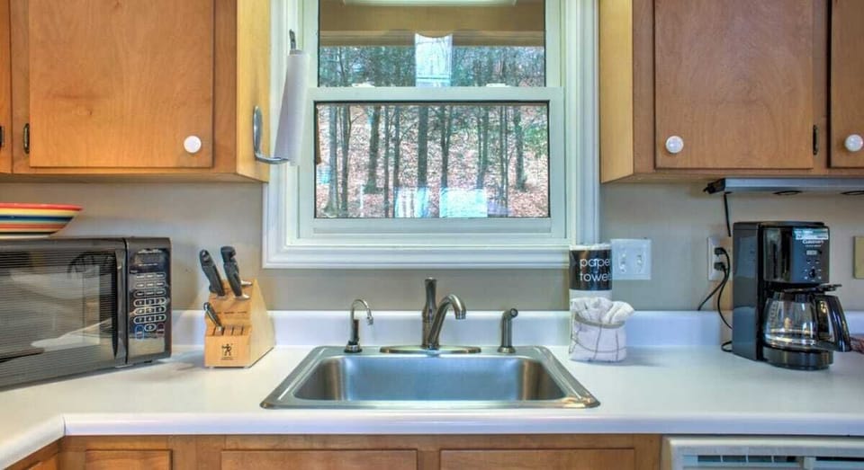 210 Lakeledge Rd-10