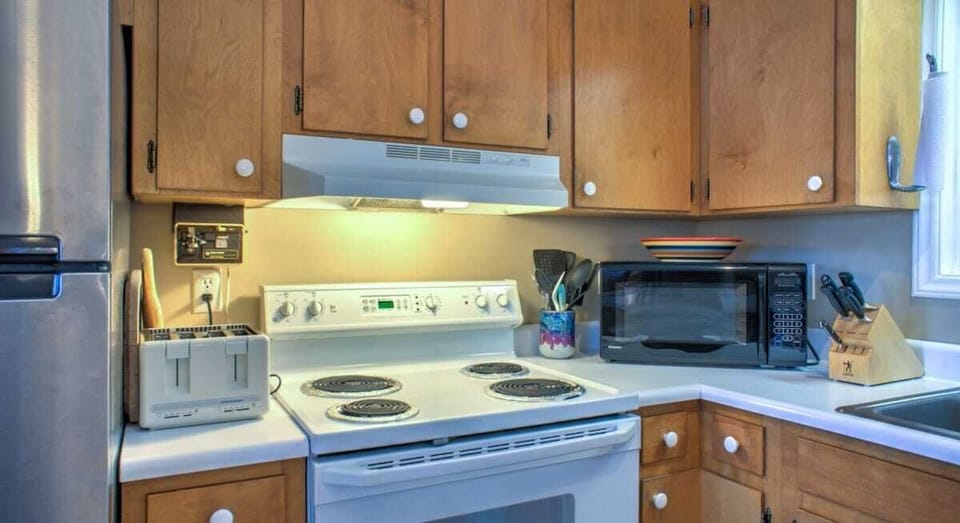 210 Lakeledge Rd-11