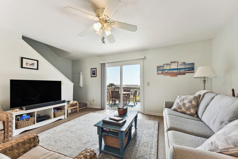 Living Room | 1st Floor | Smart TV | Free WiFi | Central A/C