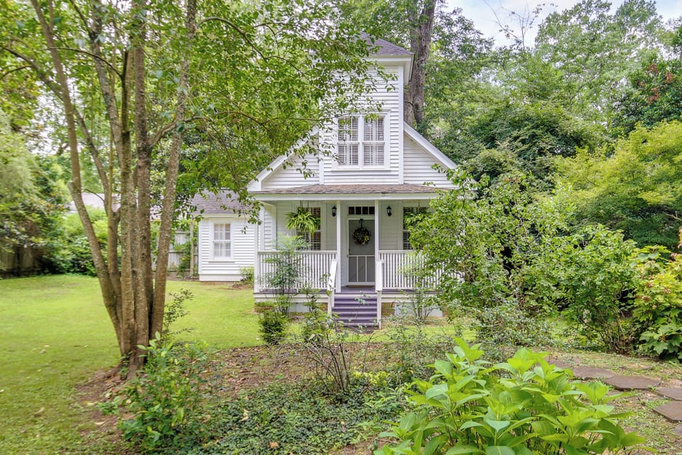 Washington Vacation Rental | Studio | 1BA | 600 Sq Ft | Stairs Required