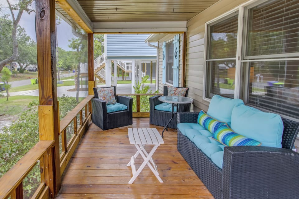 Screened Porch | Pet Friendly w/ Fee | Washer/Dryer | Keyless Entry