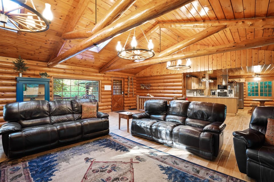 Living Room / Lounge
