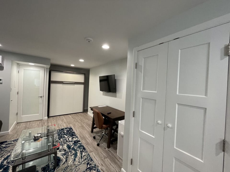 Living Room w/ TV, Desk and Chair