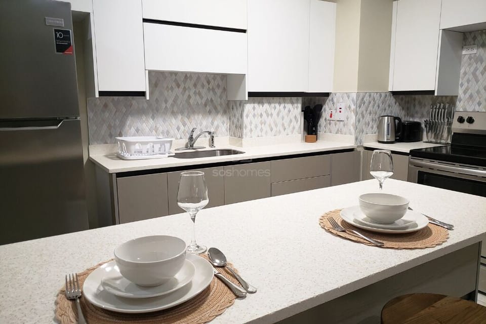 Full Kitchen with Island