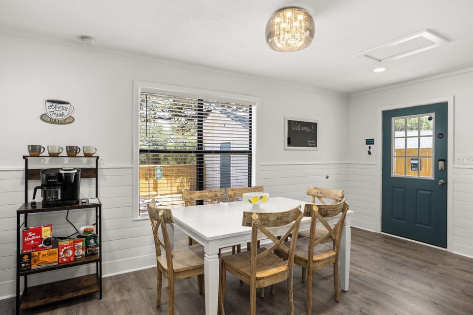 Dining table to seat 6