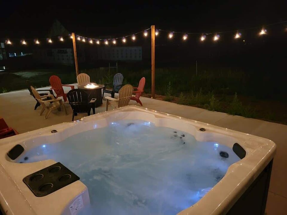 8 person hot tub