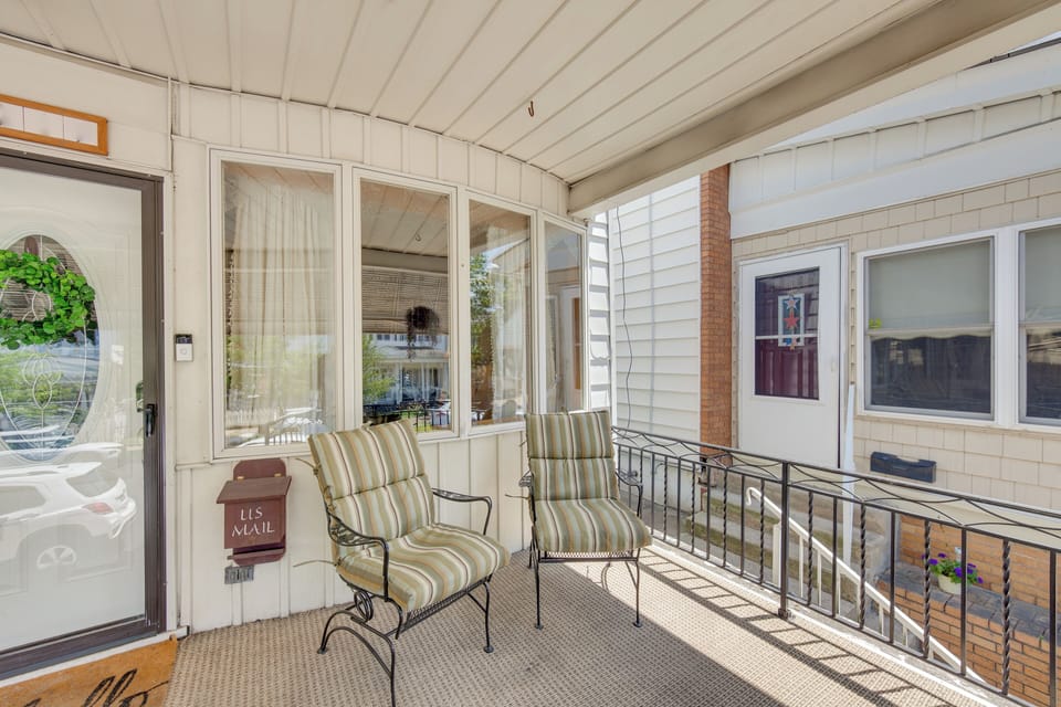 House Exterior | Furnished Porch