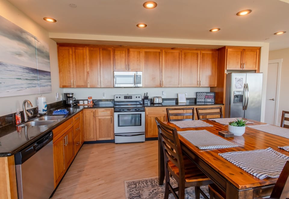 [Kitchen] The Large and Open Kitchen Allows for Enjoyable Meals and Cooking as a Family.