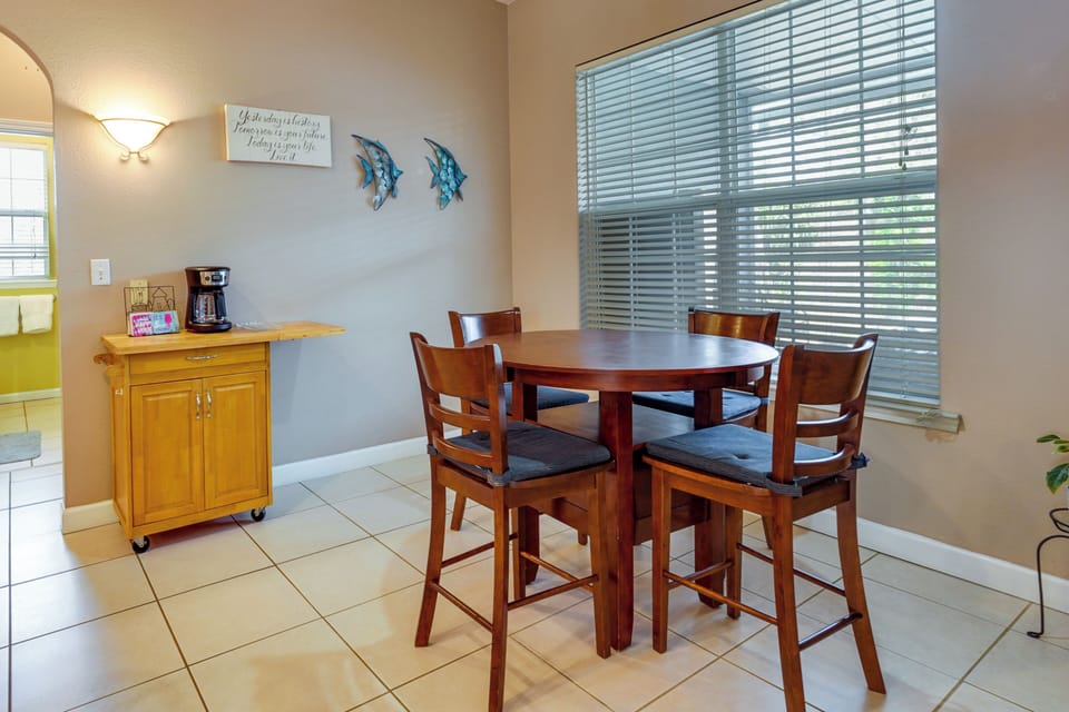Dining Area | Coffee Nook