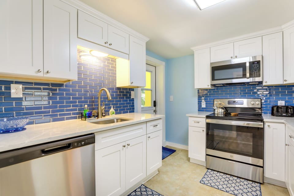 Kitchen | Dishware & Flatware | Coffee Maker | Toaster