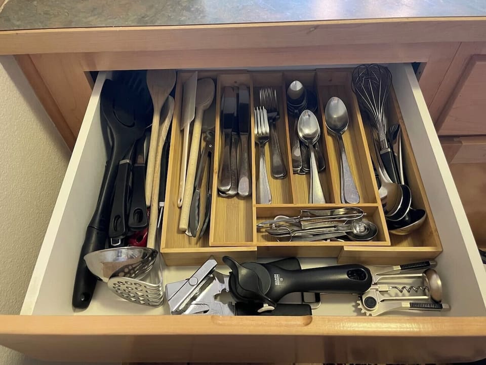 Fully set of flatware and cooking  utensils for your convenience