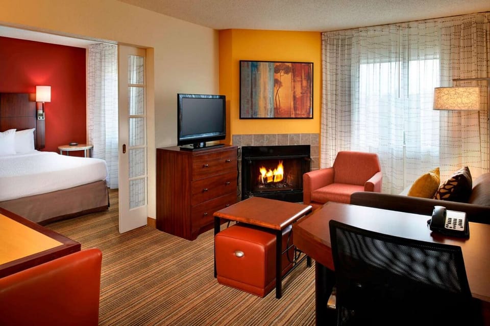 Unit with Queen bed. Exact unit will be assigned upon arrival. Views, colors, and decor may vary.