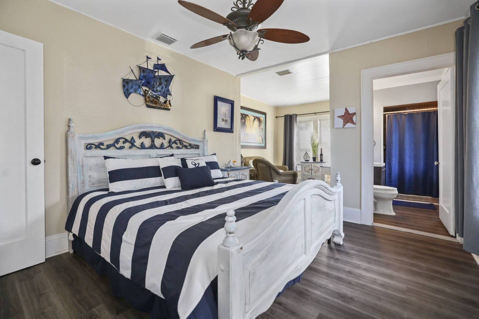 Master Bedroom with King Size Bed and Ensuite Bathroom
