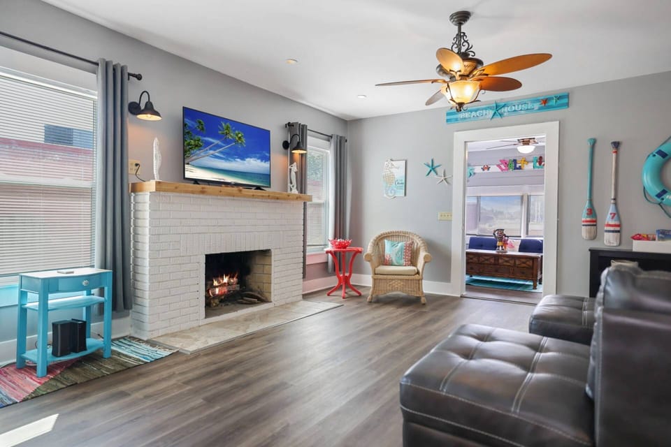 Beautifully Furnished Living Room with Leather Sectional Sofa and Smart TV