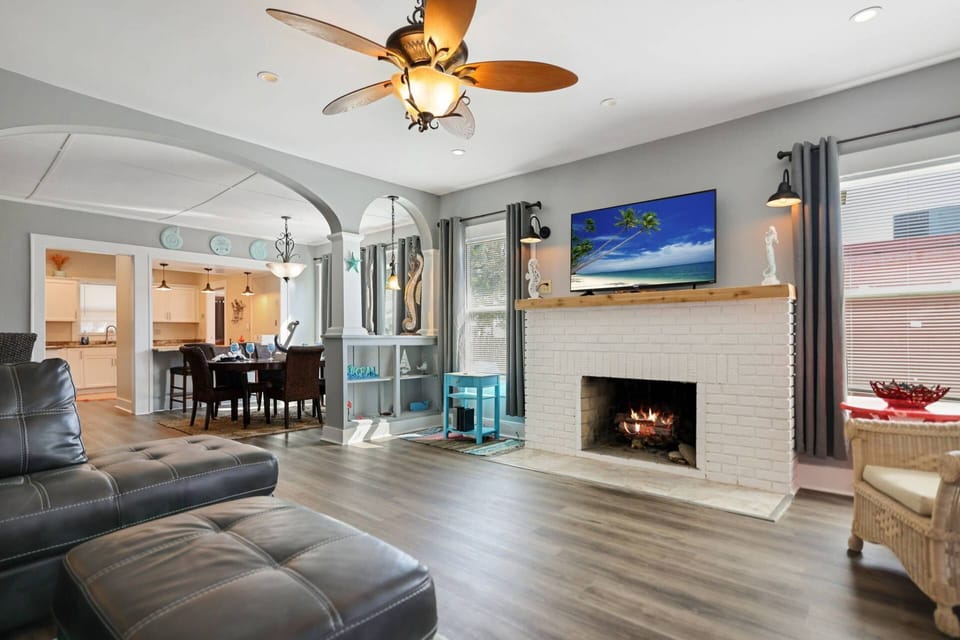 Beautifully Furnished Living Room with Leather Sectional Sofa and Smart TV