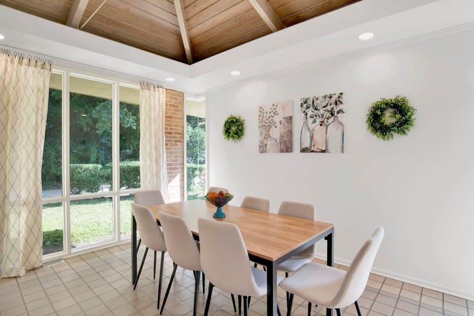 Cozy spot for family dinners