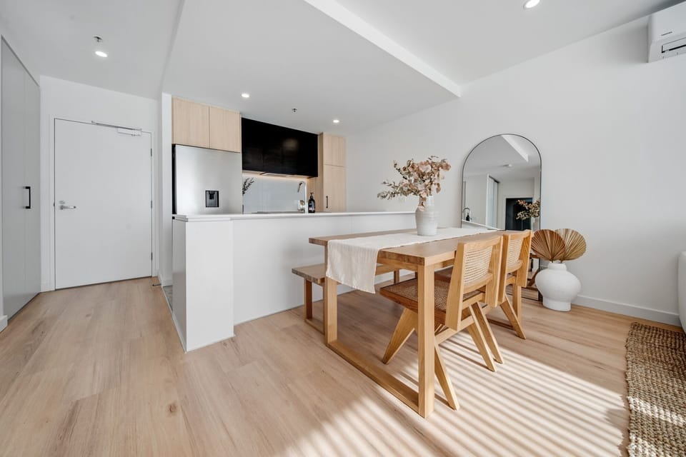 Dining area - Kitchen