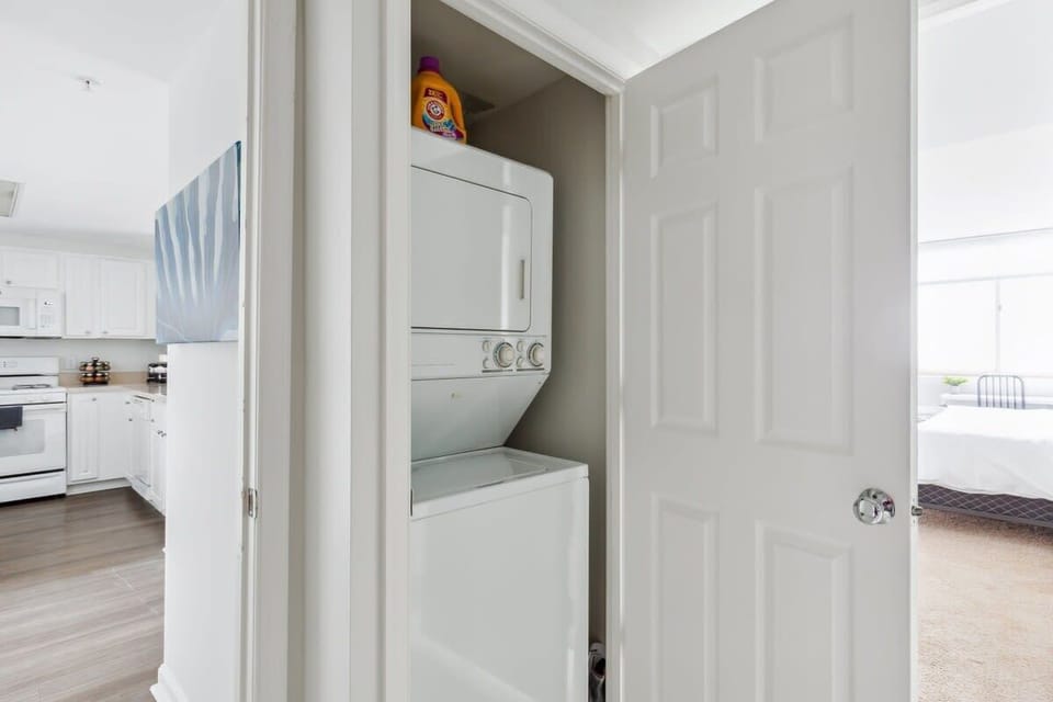  Washer‑dryer closet
