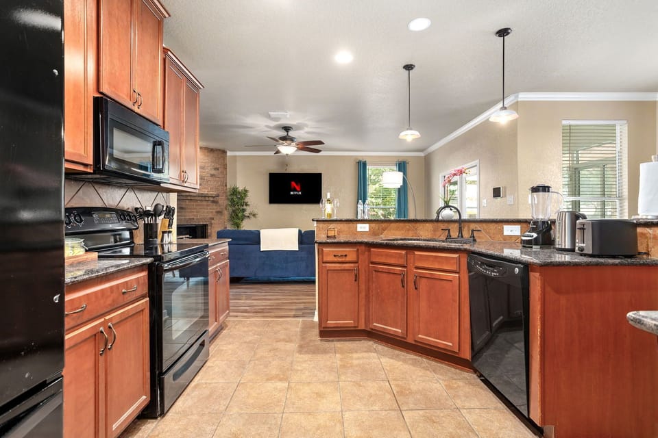 Fully equipped kitchen with high quality granite countertops.