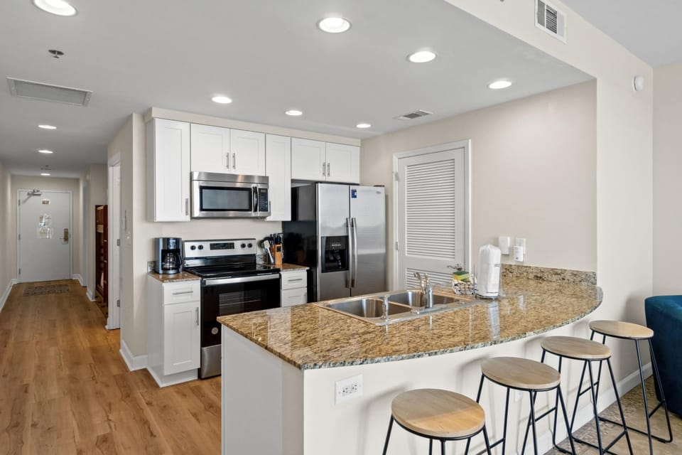 Kitchen with Breakfast Bar