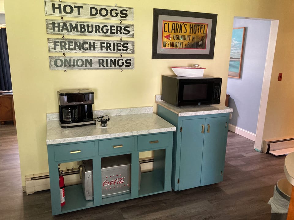 Coffee/breakfast bar