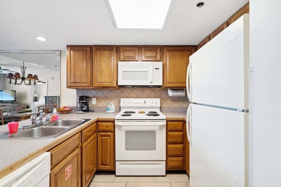 Full kitchen
