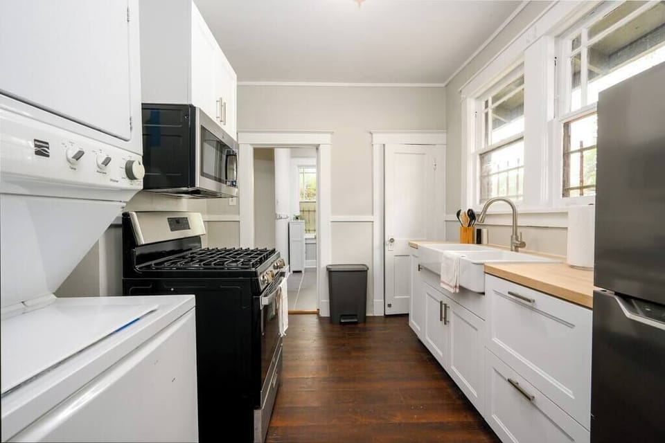 Kitchen/Laundry