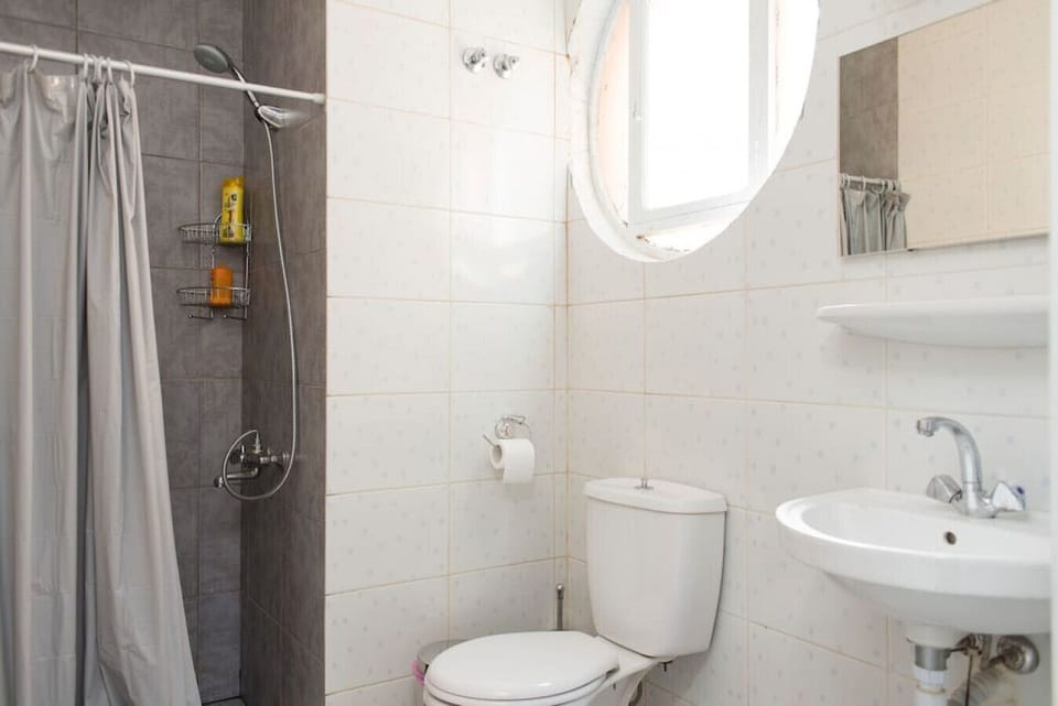 Clean bathroom with a bright and functional feel
