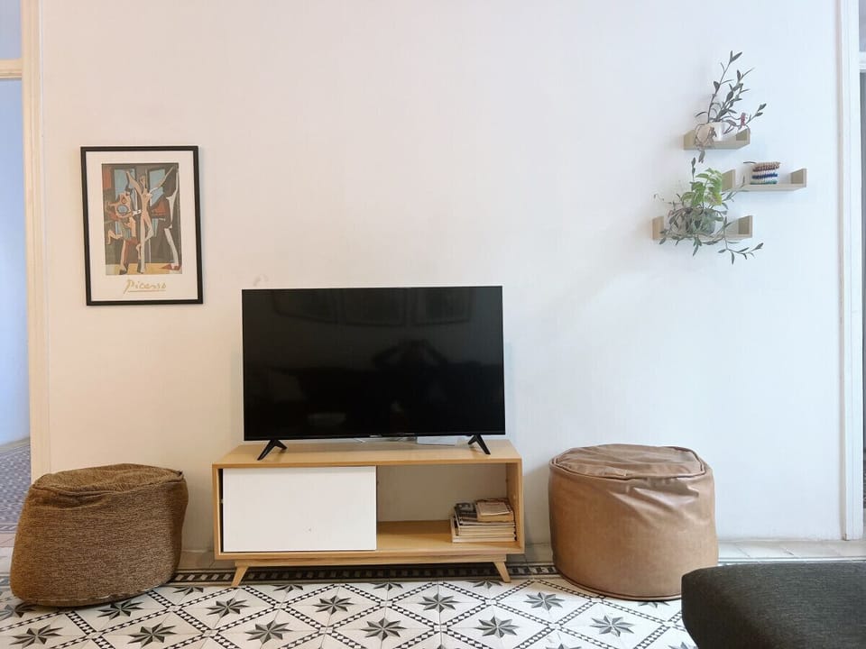 chill and watch Tv