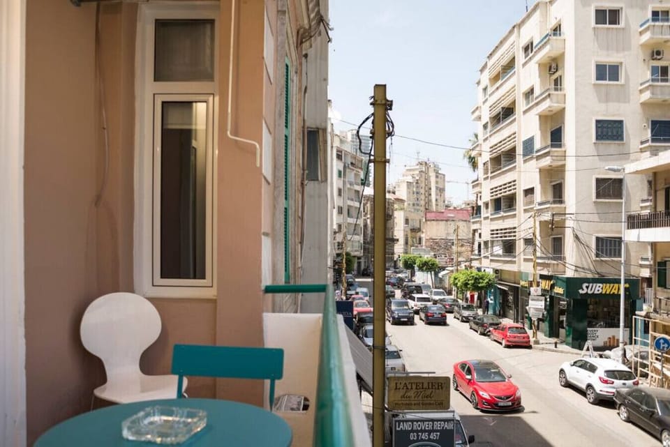 A corner for morning coffee or evening drinks.