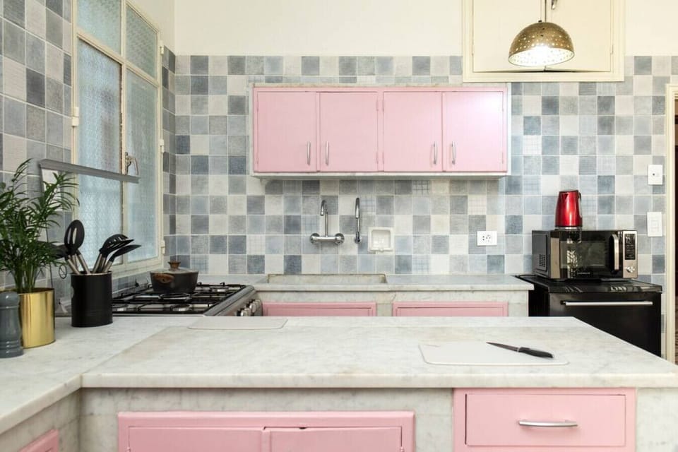 A bright and entirely distinctive space for culinary creativity. Enjoy a spacious layout equipped with a premium gas stove, microwave, and ample counter space for group meal prep.