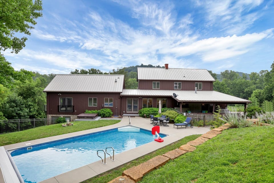 Welcome to Cloud's Reach! Pool, hot tub, bocce court and incredible views await!