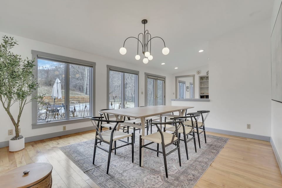 Dining room w/ large table for 8. Great for games, puzzles and mealtimes! 