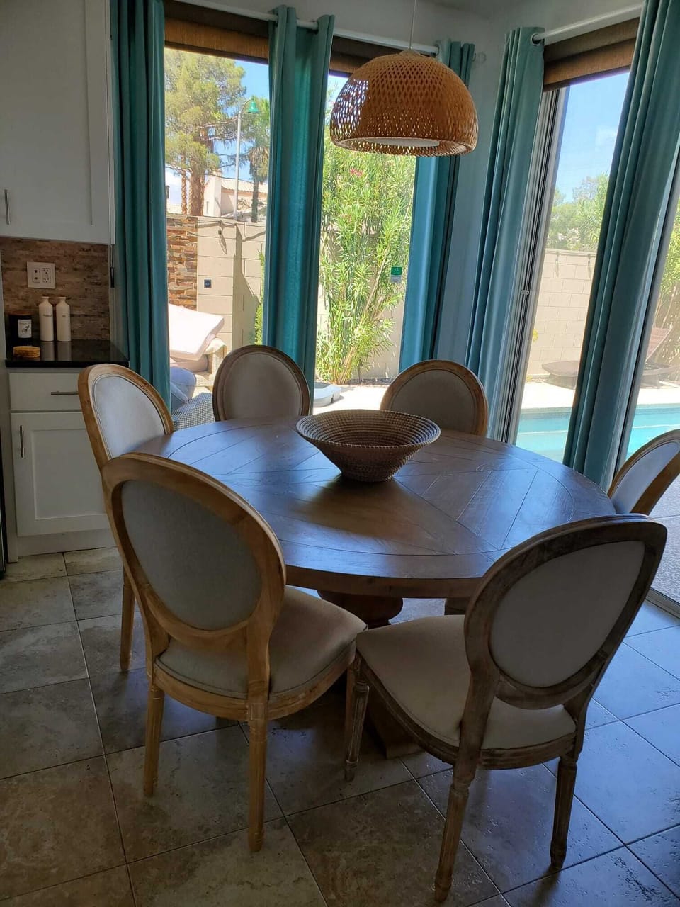 DINNING ROOM