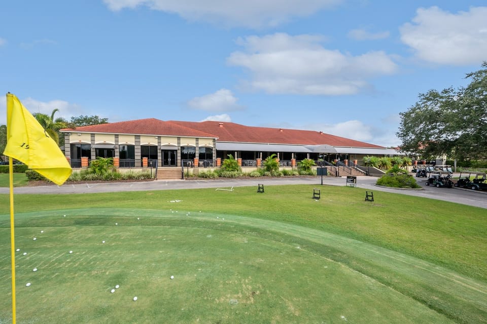 Field, Outdoors, Nature, Grass, Bench