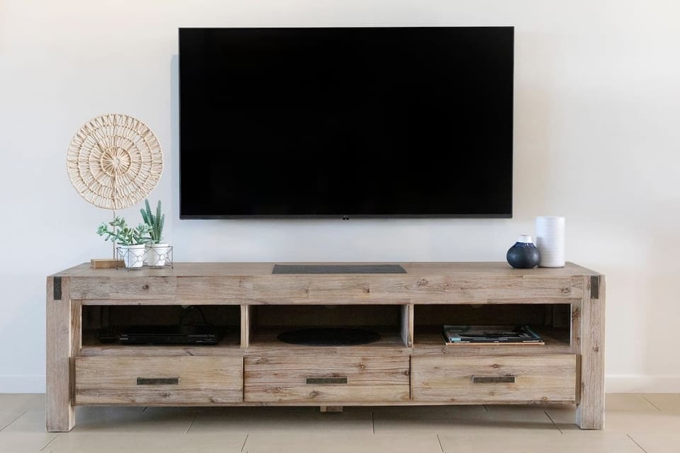 Enjoy the added convenience of a smart TV featuring casting capabilities and Netflix for those nights staying in