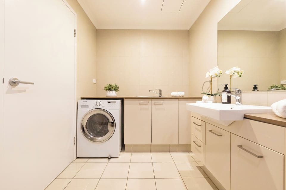 The internal laundry adds everyday convenience for longer stays, making it easy to refresh beachwear and travel essentials between adventures.